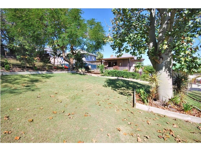 18 Bowen Terrace, The Range QLD 4700