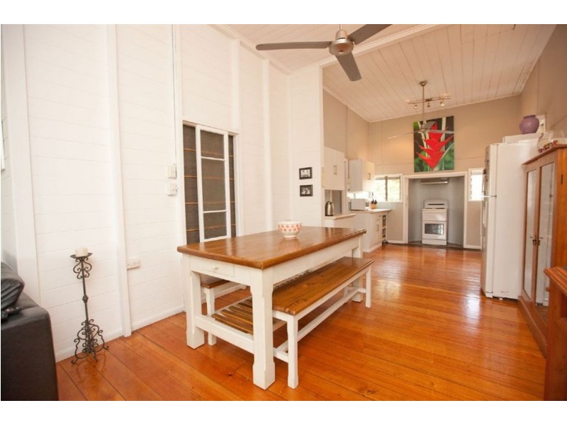299 East Street, Depot Hill QLD 4700