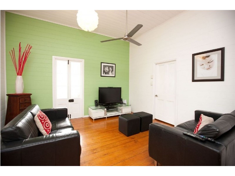 299 East Street, Depot Hill QLD 4700