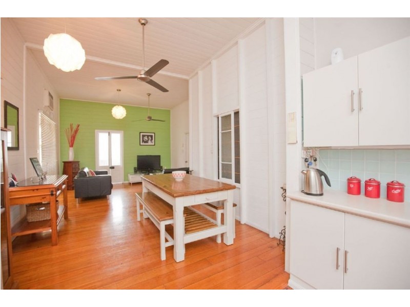 299 East Street, Depot Hill QLD 4700