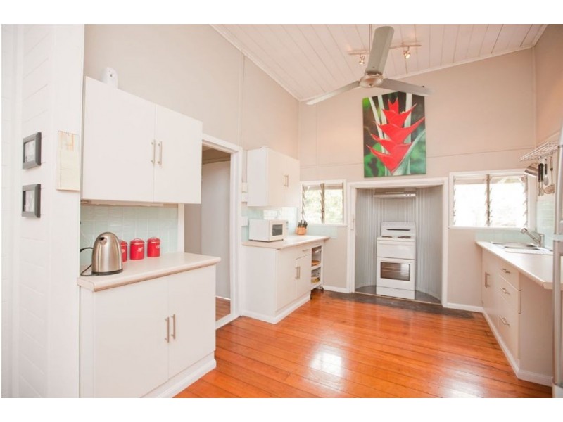 299 East Street, Depot Hill QLD 4700
