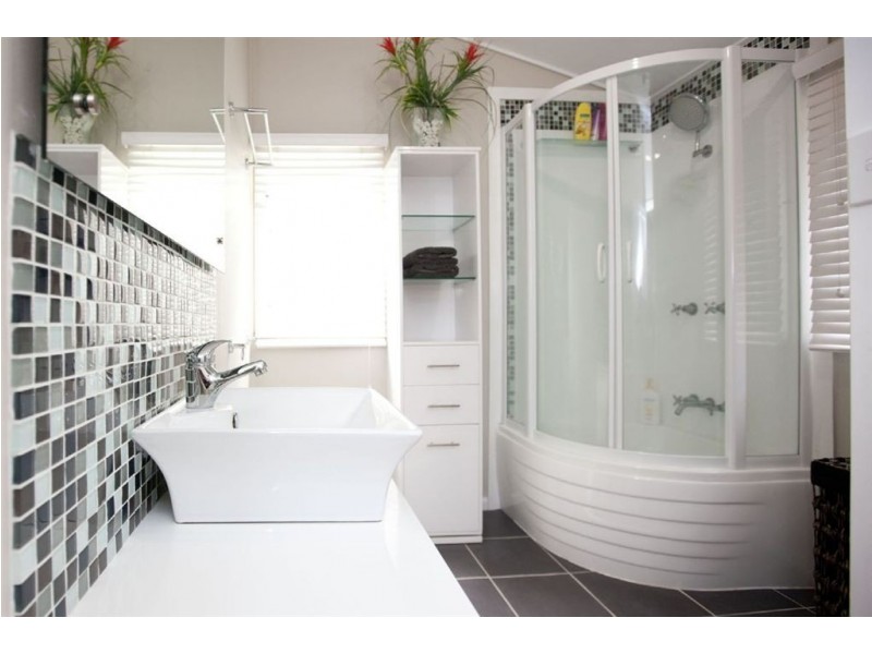 299 East Street, Depot Hill QLD 4700