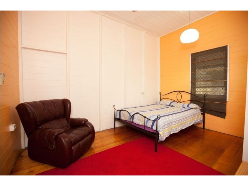 299 East Street, Depot Hill QLD 4700