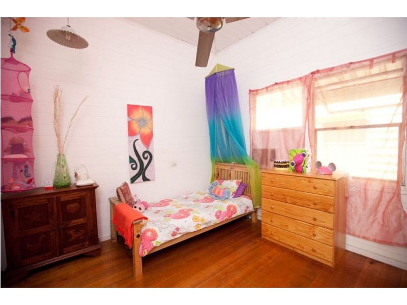 299 East Street, Depot Hill QLD 4700