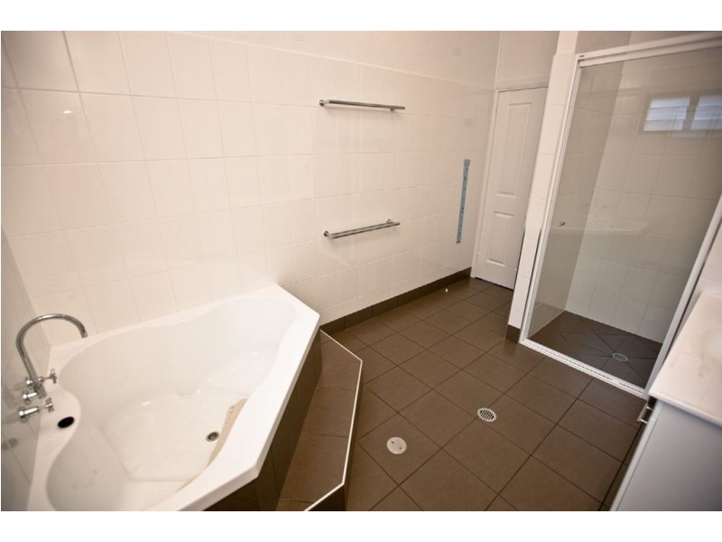 27 Glencoe Street, The Range QLD 4700