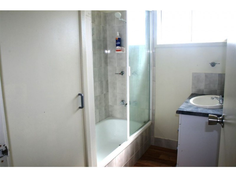 82 Simpson Street, Berserker QLD 4701