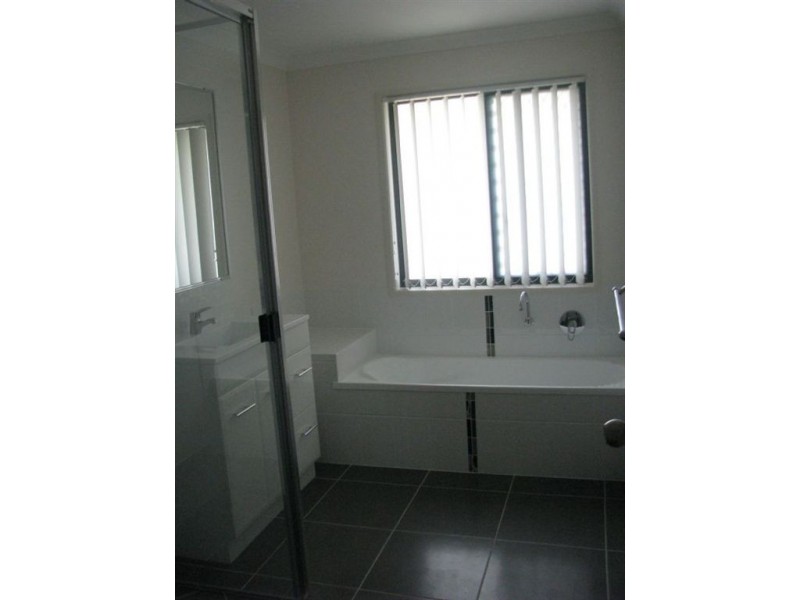 15 Doongarra Crescent, Gracemere QLD 4702