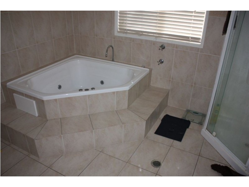 73 Kingfisher Parade, Rockhampton City QLD 4700