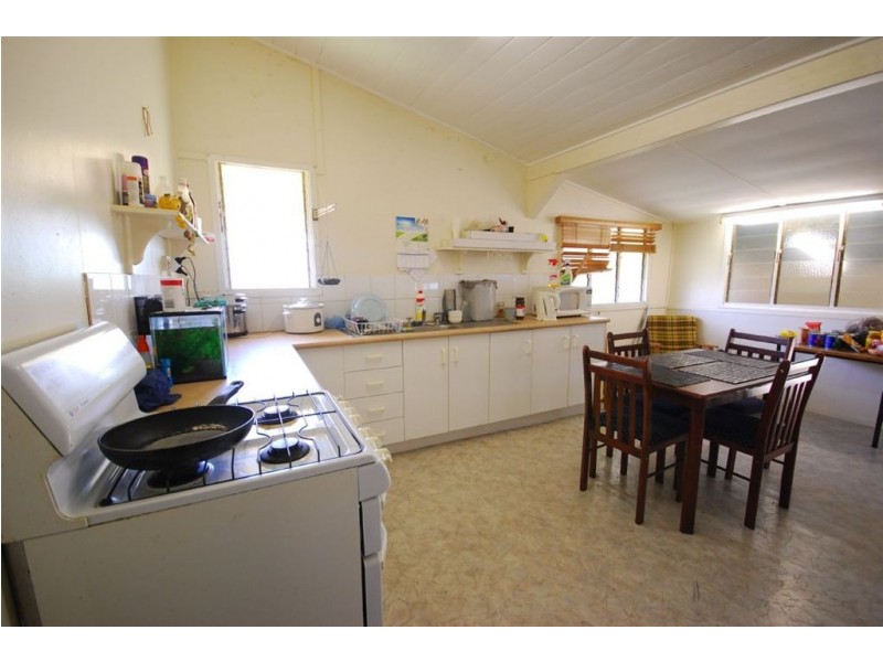 1 Alick Street, Park Avenue QLD 4701