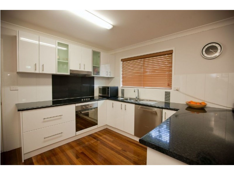 9 Barfoot Street, Kawana QLD 4701