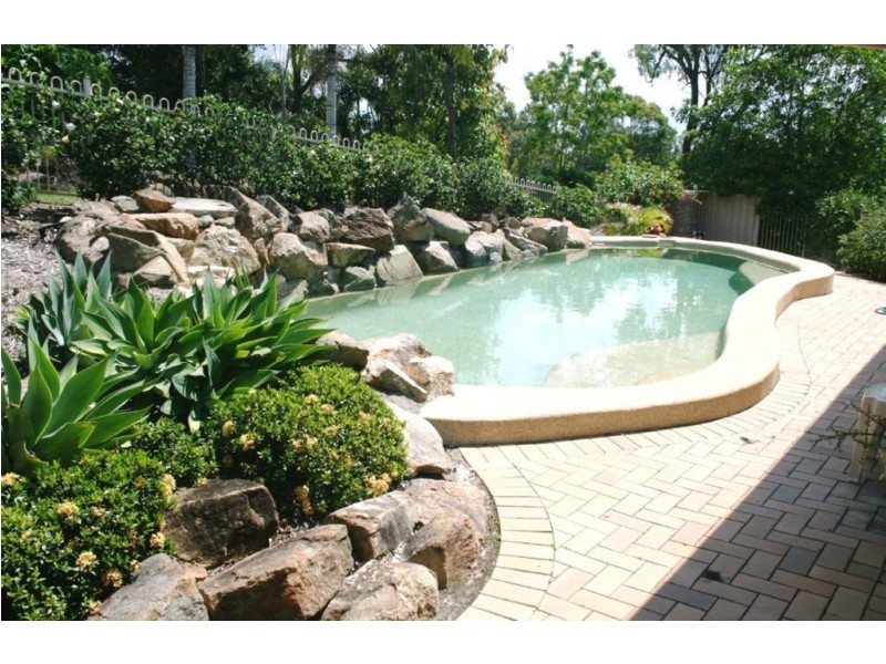 10 Samuel Crescent, Parkhurst QLD 4702
