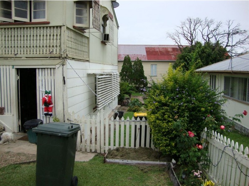 16 Bernard Street, Berserker QLD 4701