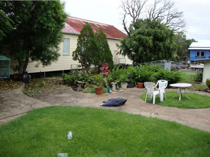 16 Bernard Street, Berserker QLD 4701