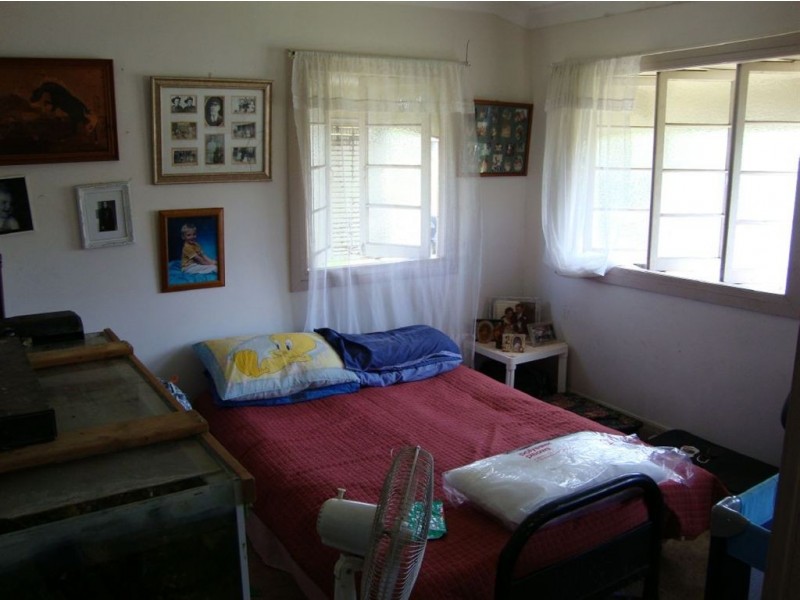 16 Bernard Street, Berserker QLD 4701