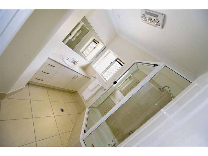 2/200 Denham, Allenstown QLD 4700