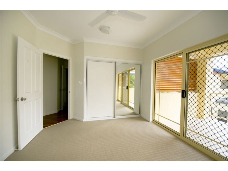 2/200 Denham, Allenstown QLD 4700
