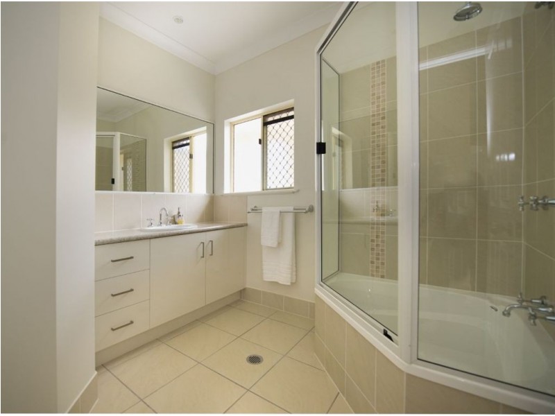 2/200 Denham, Allenstown QLD 4700