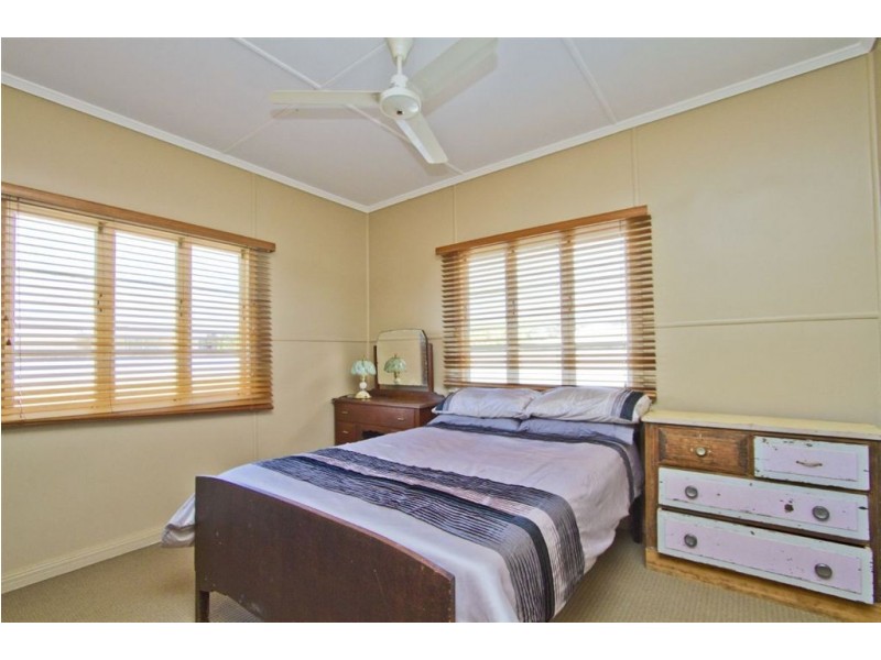 32 Underwood Street, Park Avenue QLD 4701