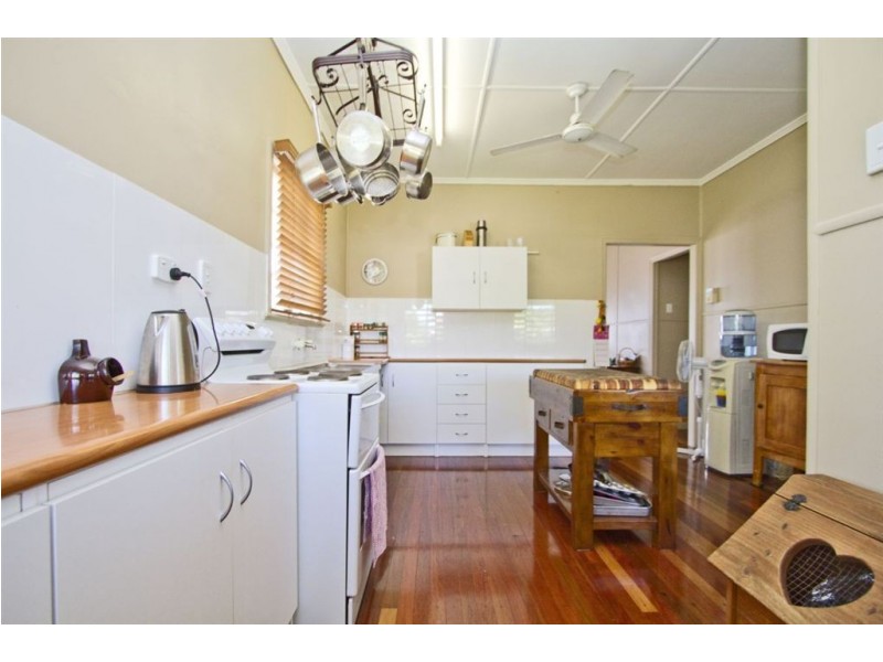 32 Underwood Street, Park Avenue QLD 4701