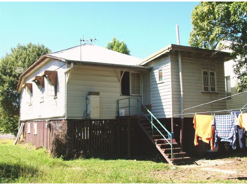 384 East Street, Depot Hill QLD 4700