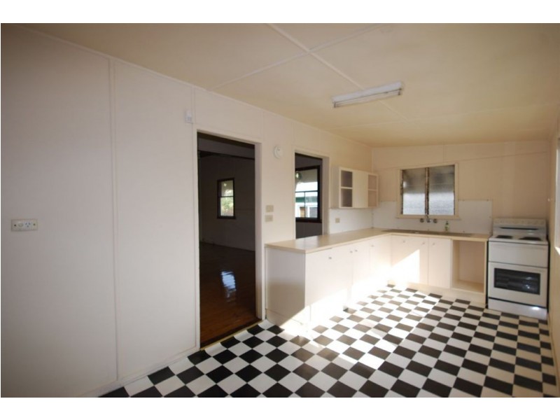 39 West Street, The Range QLD 4700