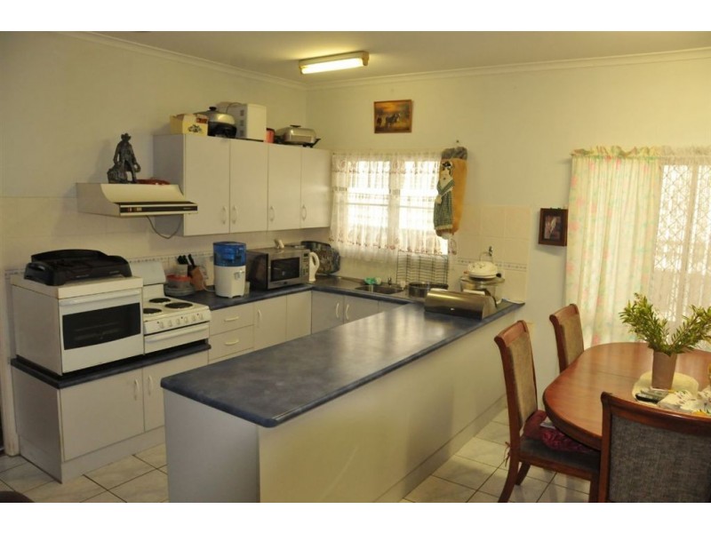 29 Symons Street, Park Avenue QLD 4701