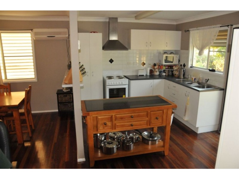 7 Barfoot Street, Kawana QLD 4701