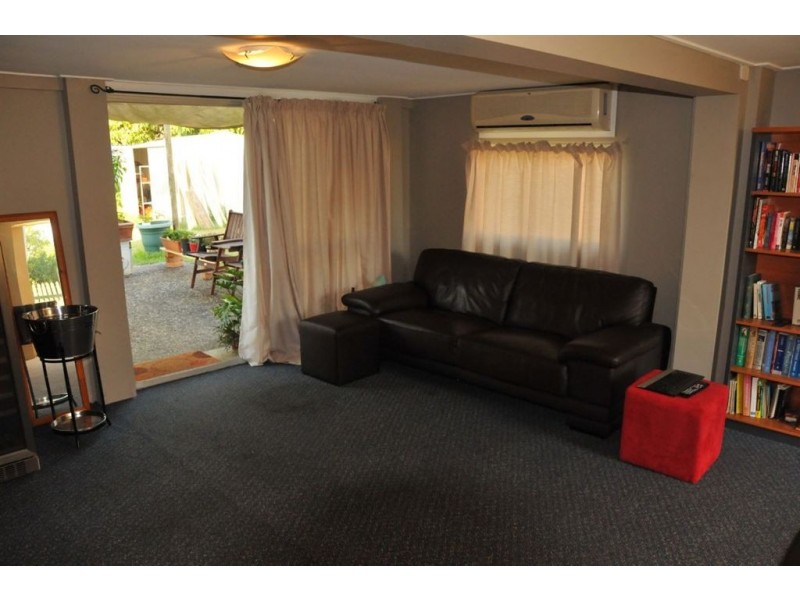 7 Barfoot Street, Kawana QLD 4701