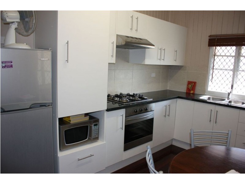 2/92 Princess St, Berserker QLD 4701