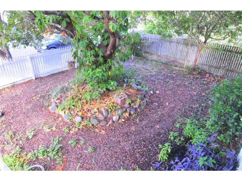 72 Armstrong Street, Berserker QLD 4701