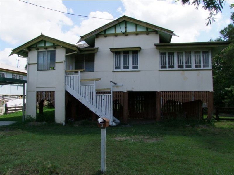 4 Lloyd Street, Park Avenue QLD 4701