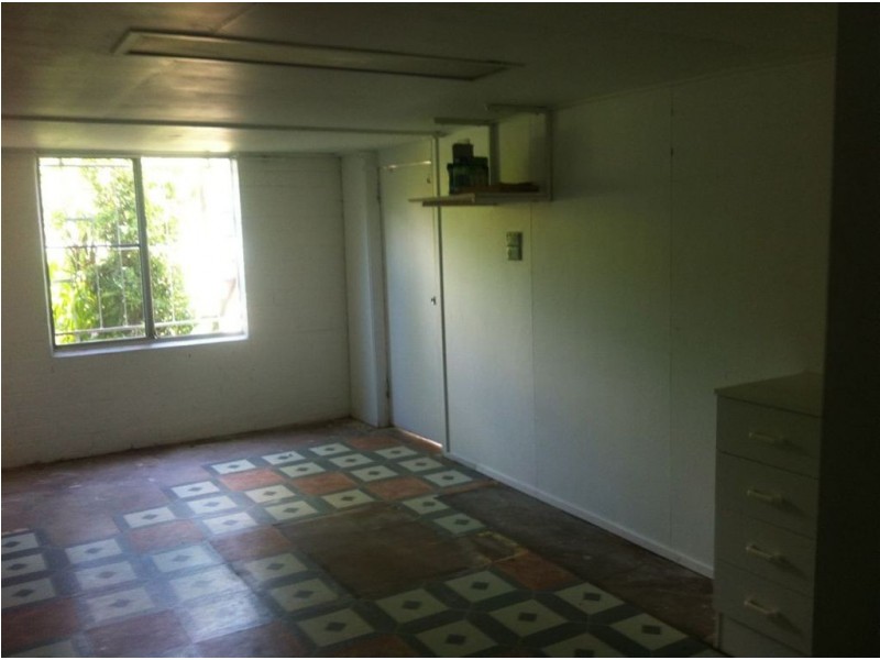 99 Lakes Creek Road, Berserker QLD 4701