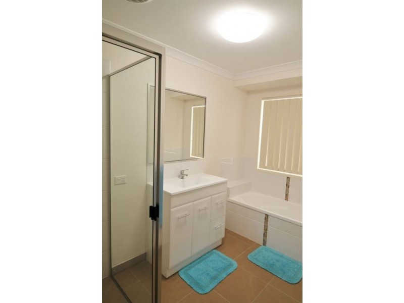 17 Doongarra Crescent, Gracemere QLD 4702