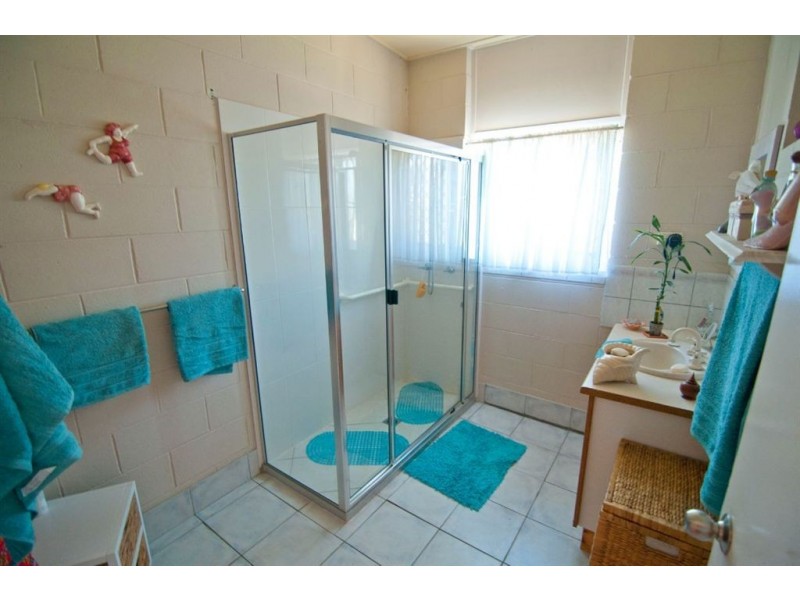 4 Rodger Street, Park Avenue QLD 4701