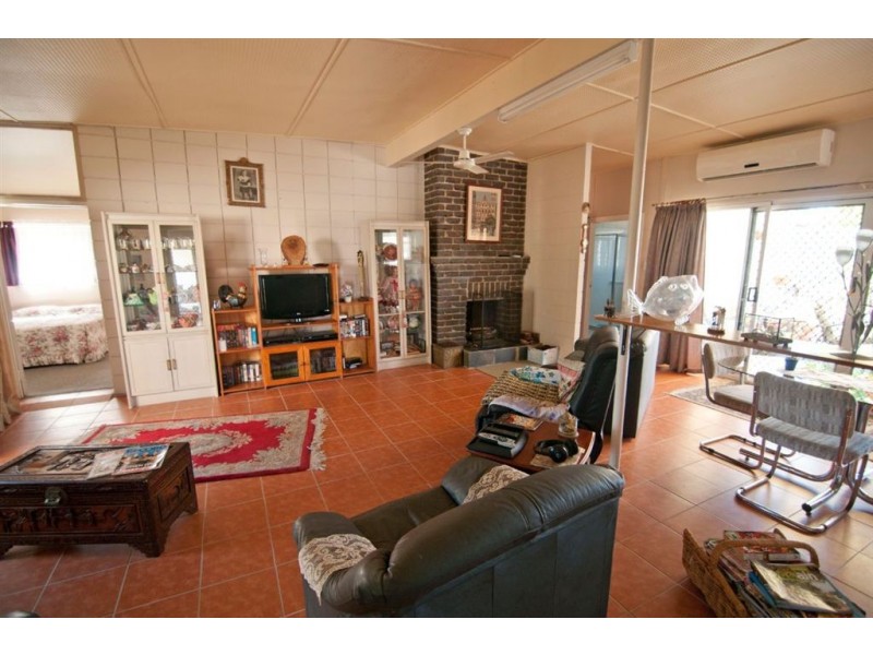 4 Rodger Street, Park Avenue QLD 4701