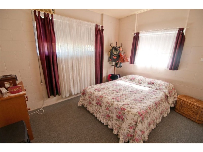 4 Rodger Street, Park Avenue QLD 4701