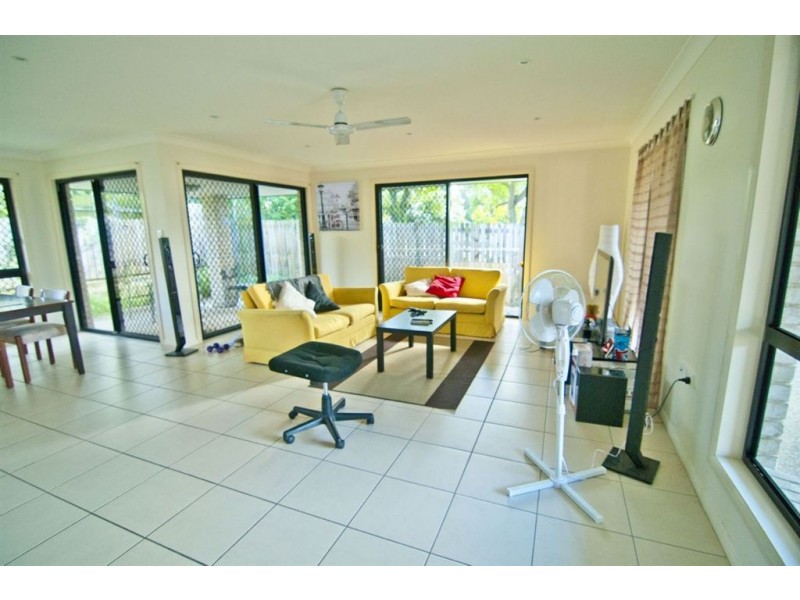 33 & 33a Woodville Street, Wandal QLD 4700