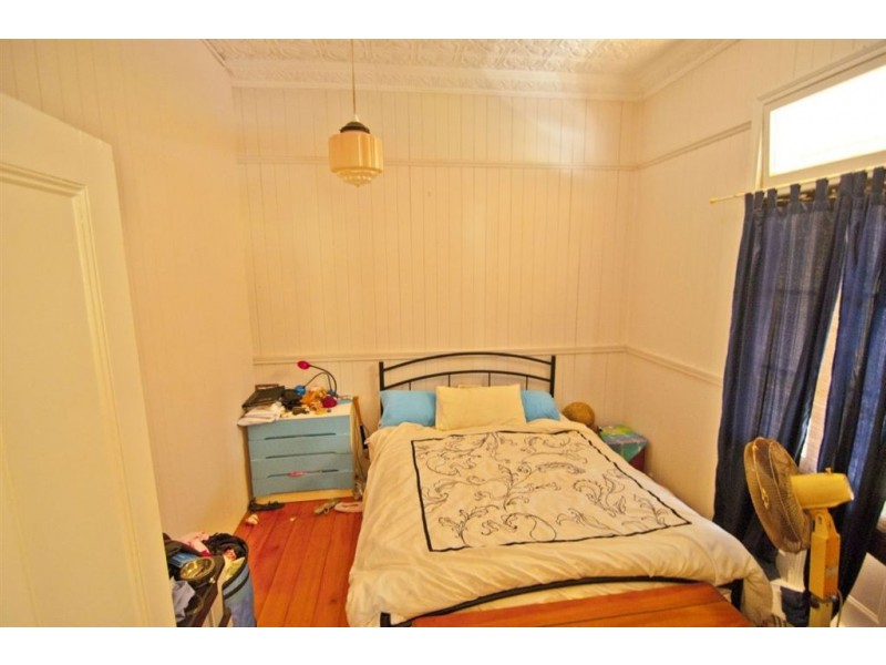 33 & 33a Woodville Street, Wandal QLD 4700