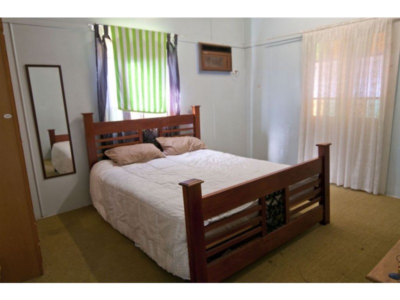 15 Card Street, Berserker QLD 4701
