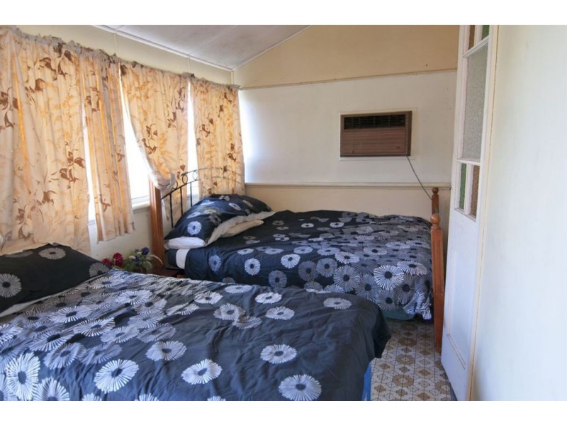 15 Card Street, Berserker QLD 4701