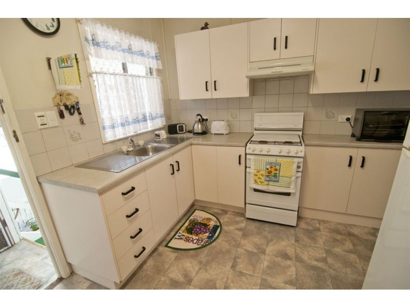 96 Edward Street, Berserker QLD 4701