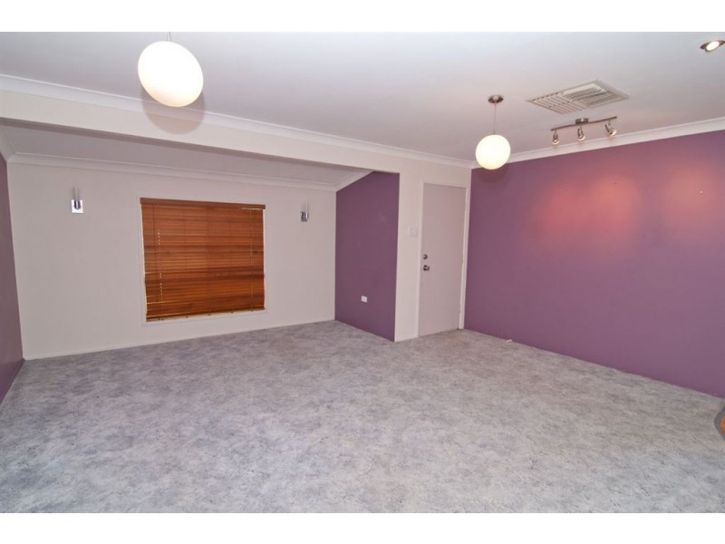 16 Elwing Street, Kawana QLD 4701