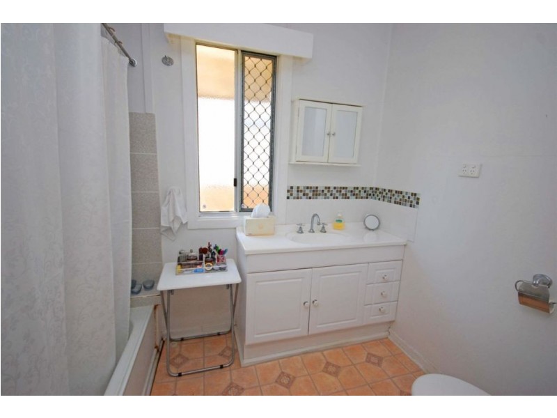 57 Lakes Creek Road, Berserker QLD 4701