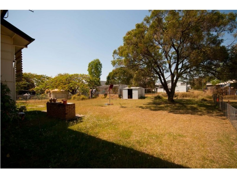 42 Lucas Street, Berserker QLD 4701