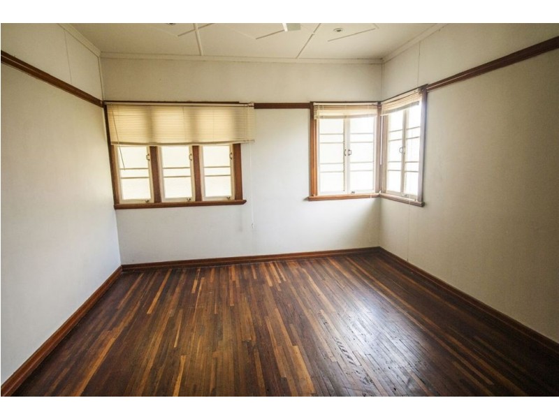 42 Lucas Street, Berserker QLD 4701