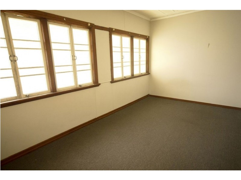 42 Lucas Street, Berserker QLD 4701