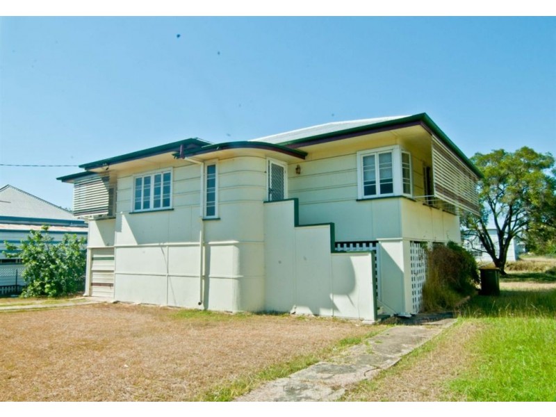 42 Lucas Street, Berserker QLD 4701