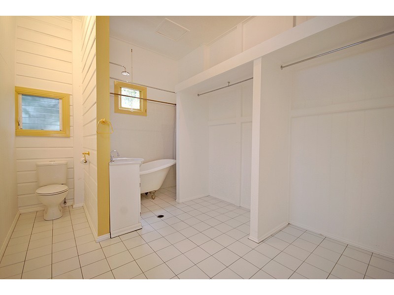 5 The Avenue, Clayfield QLD 4011