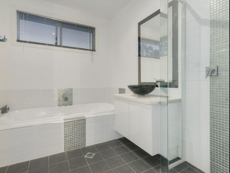 7 Hamilton Avenue, Hendra QLD 4011
