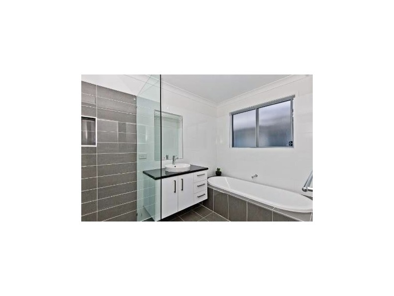 28 Pleystowe Crescent, Hendra QLD 4011